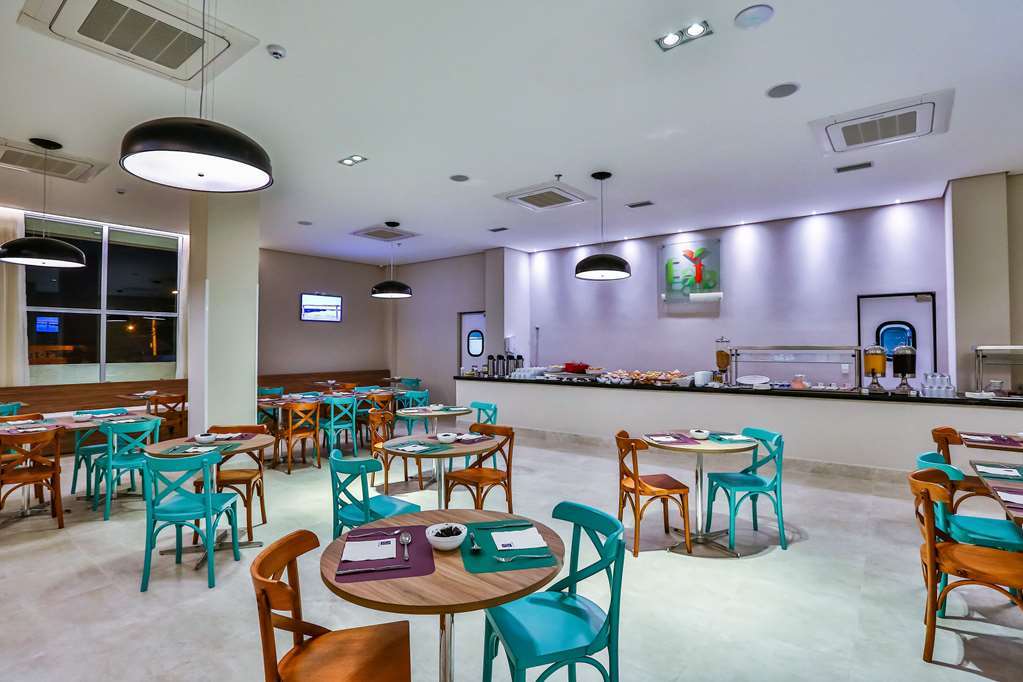 Summit Suites Hotel Pindamonhangaba Restaurace fotografie