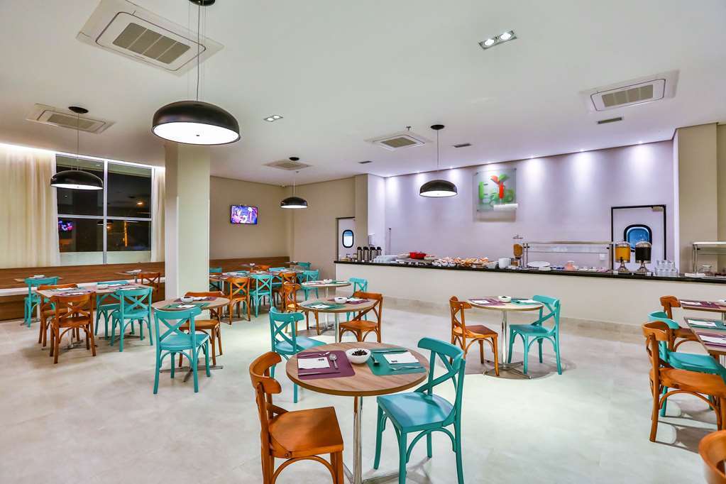 Summit Suites Hotel Pindamonhangaba Restaurace fotografie